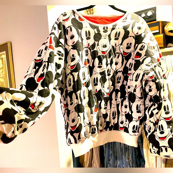 RARE UNWORN Vtg near MINT Micky Mouse JGHook Disney Hong Kong Sweatshirt Top - Picture 1 of 17